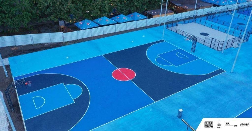 В Киеве на ВДНГ открыли Урбан-парк: как он выглядит с высоты и какие локации доступны для посещения 14