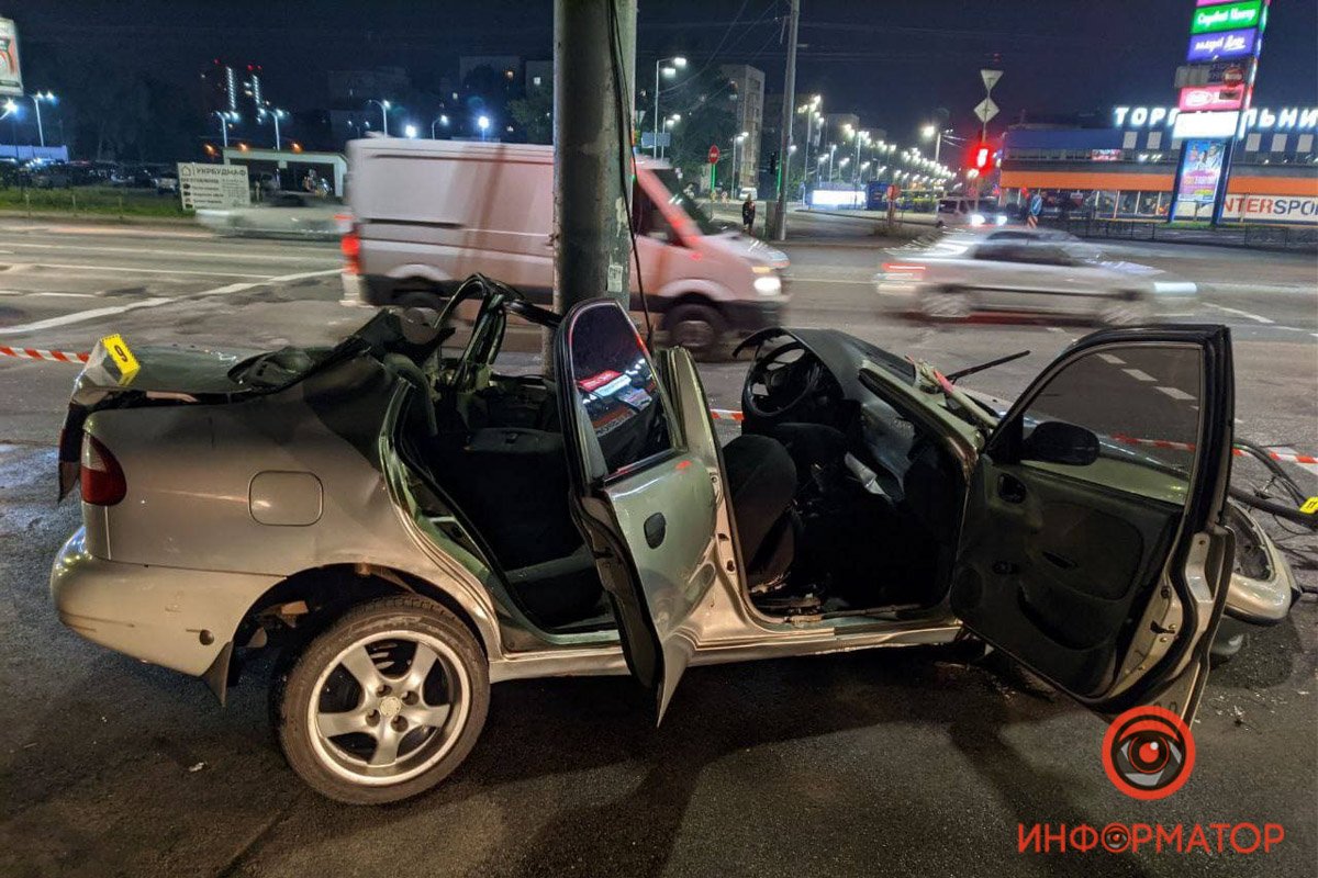 Смертельное ДТП в Киеве на Братиславской: погибшего водителя вырезали спасатели 1