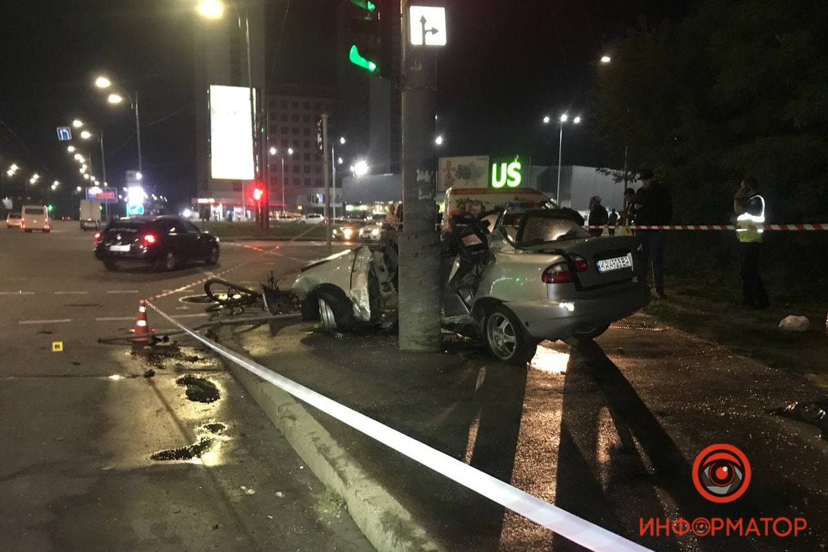 Смертельное ДТП в Киеве на Братиславской: погибшего водителя вырезали спасатели 2