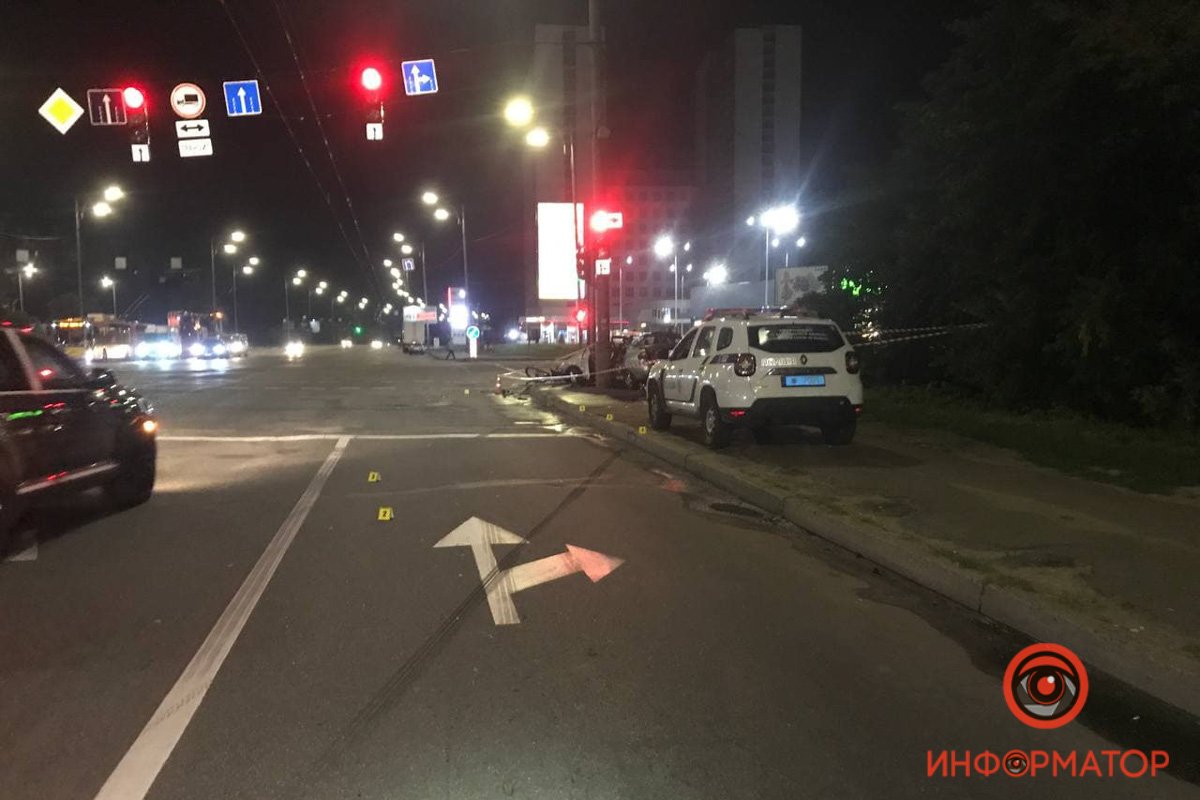 Смертельное ДТП в Киеве на Братиславской: погибшего водителя вырезали спасатели 3