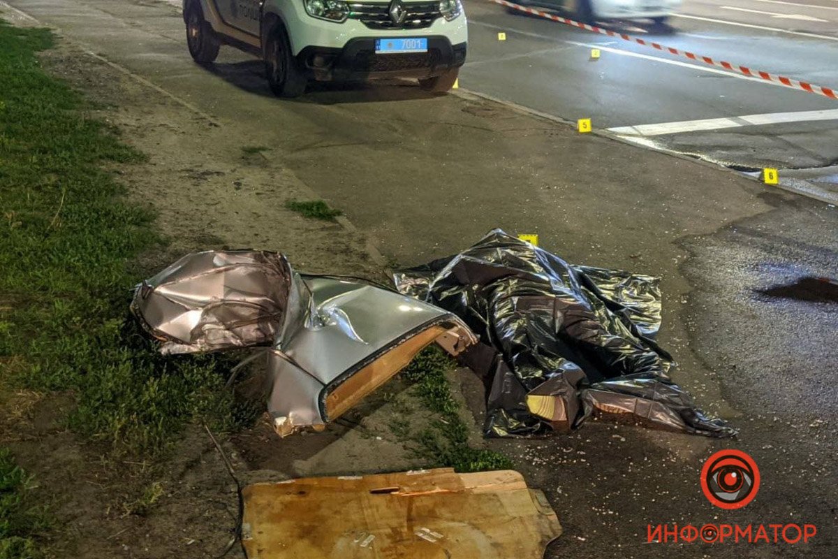 Смертельное ДТП в Киеве на Братиславской: погибшего водителя вырезали спасатели 5