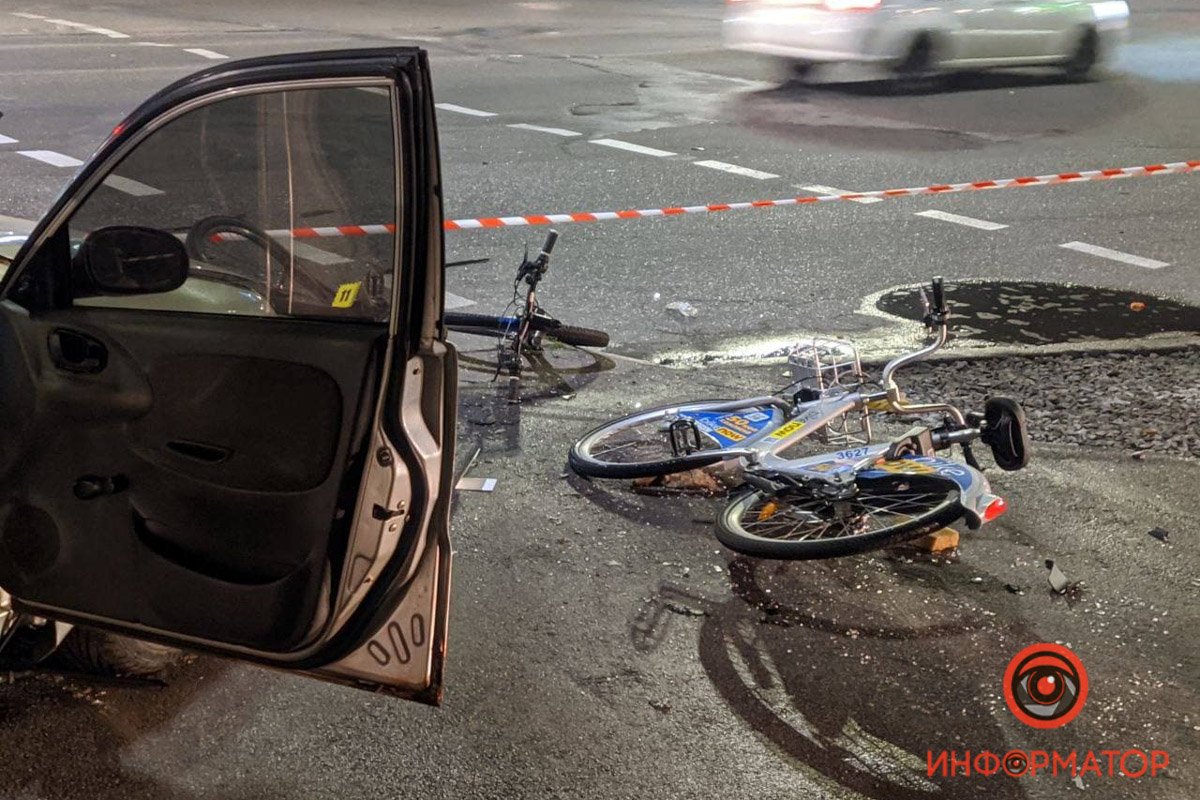 Смертельное ДТП в Киеве на Братиславской: погибшего водителя вырезали спасатели 6