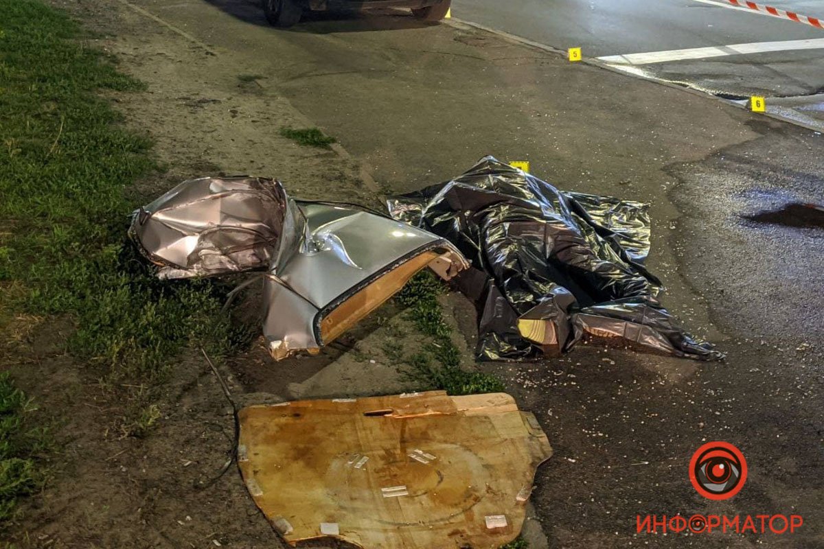 Смертельное ДТП в Киеве на Братиславской: погибшего водителя вырезали спасатели 7