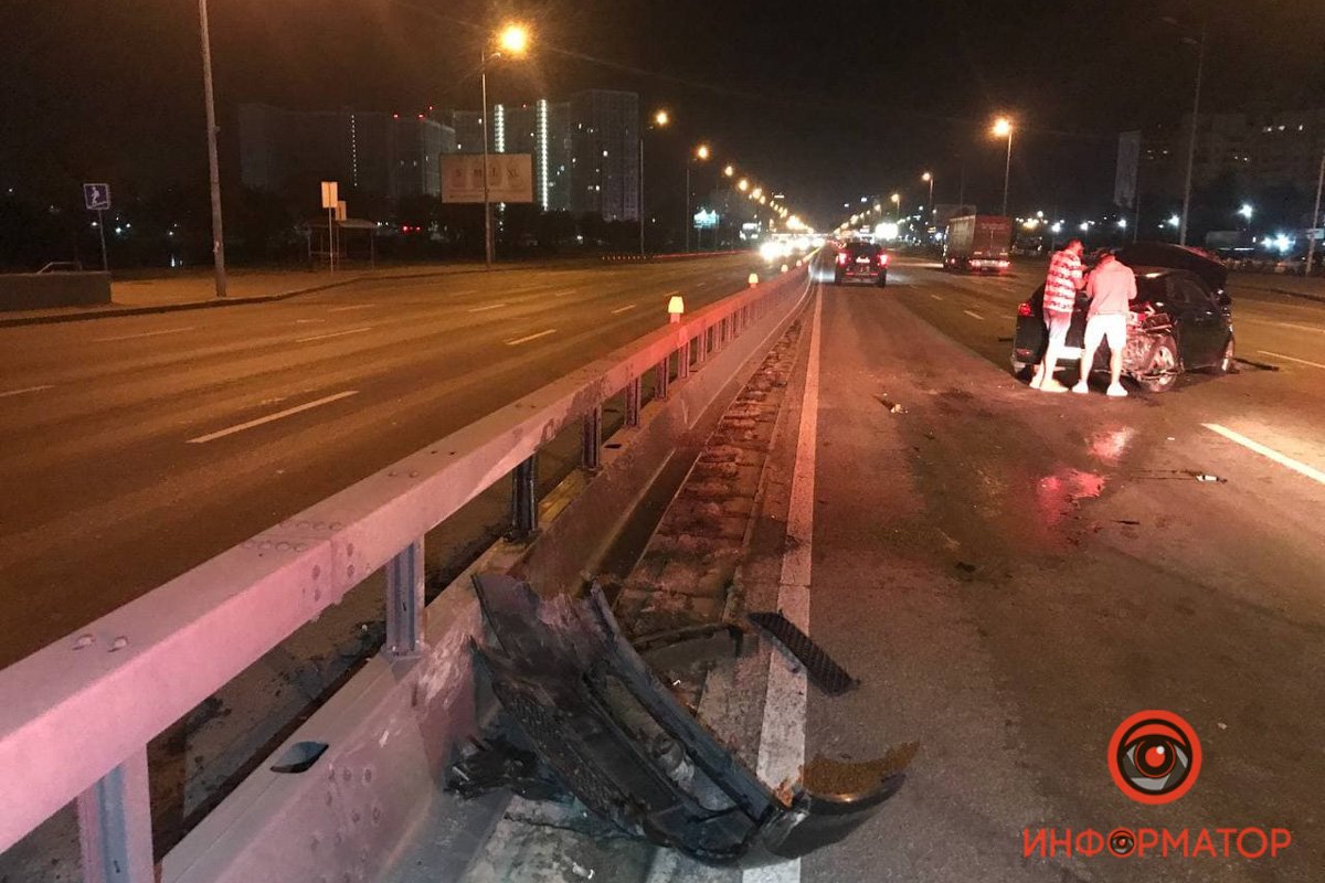 В Киеве на проспекте Бажана столкнулись четыре автомобиля 2