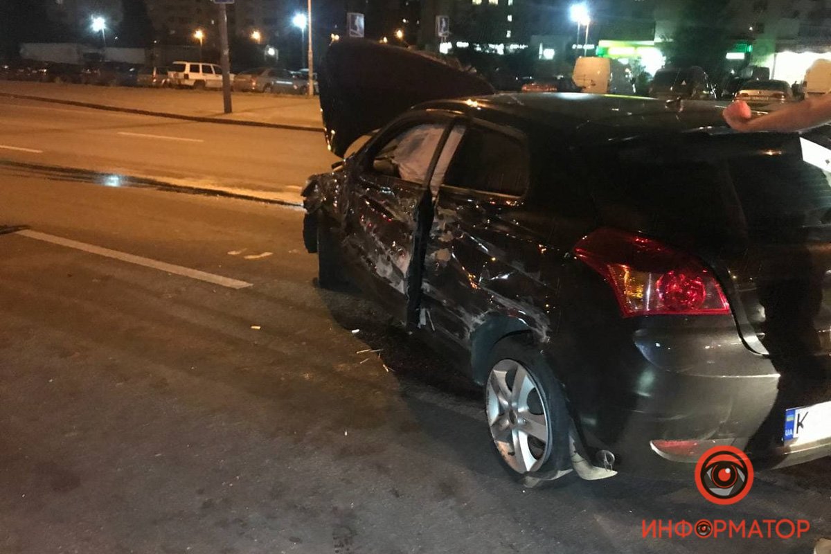 В Киеве на проспекте Бажана столкнулись четыре автомобиля 3