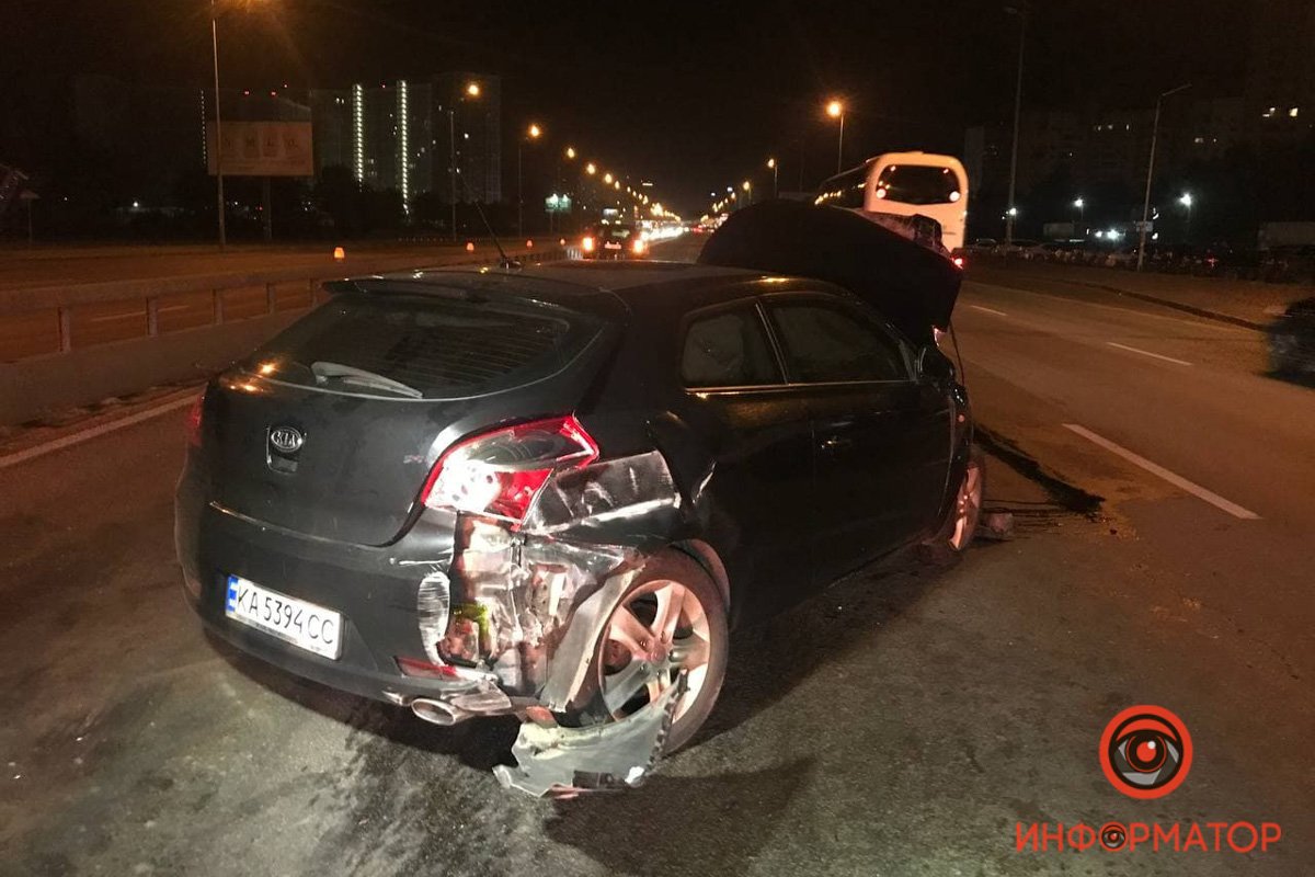 В Киеве на проспекте Бажана столкнулись четыре автомобиля 7