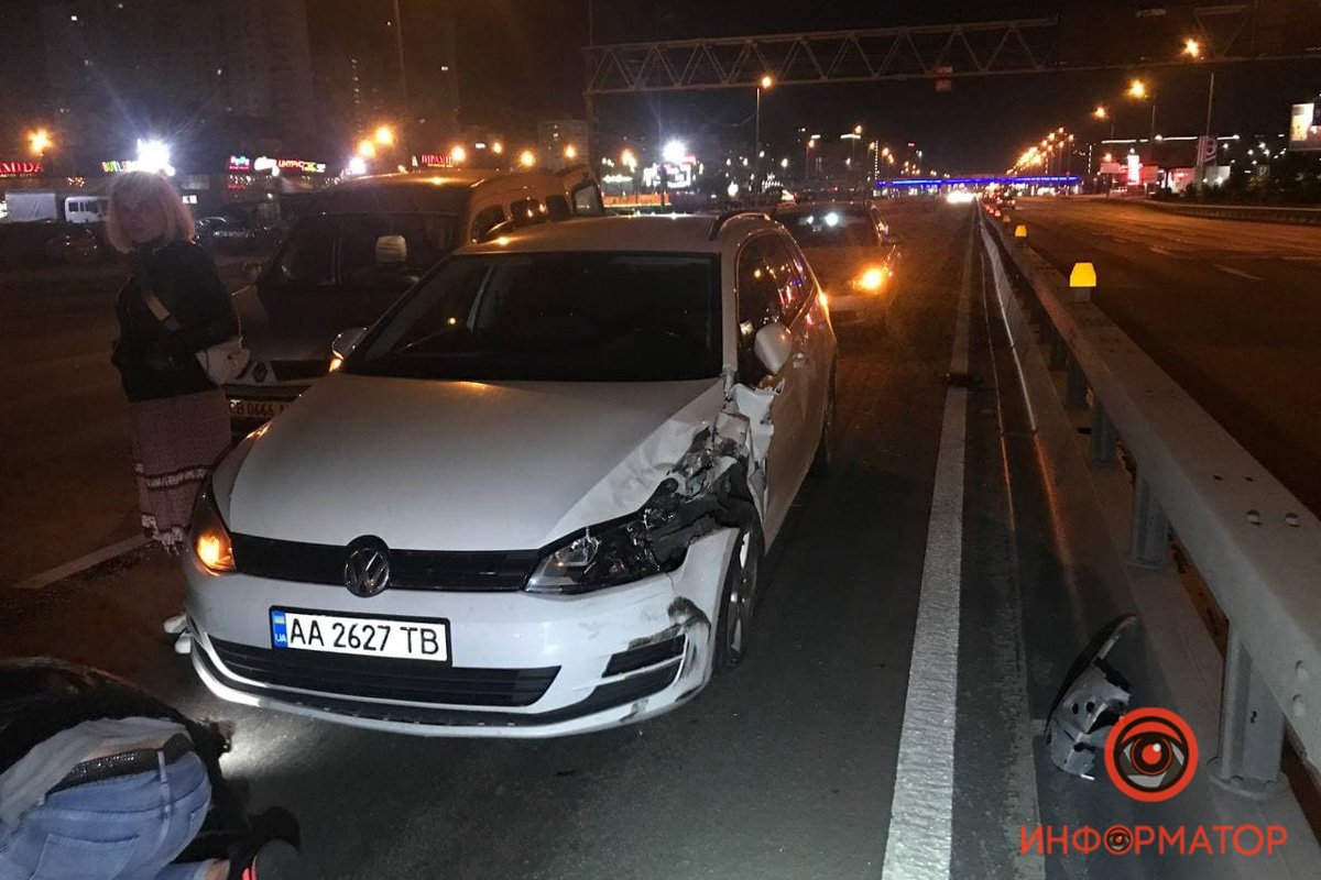 В Киеве на проспекте Бажана столкнулись четыре автомобиля 8