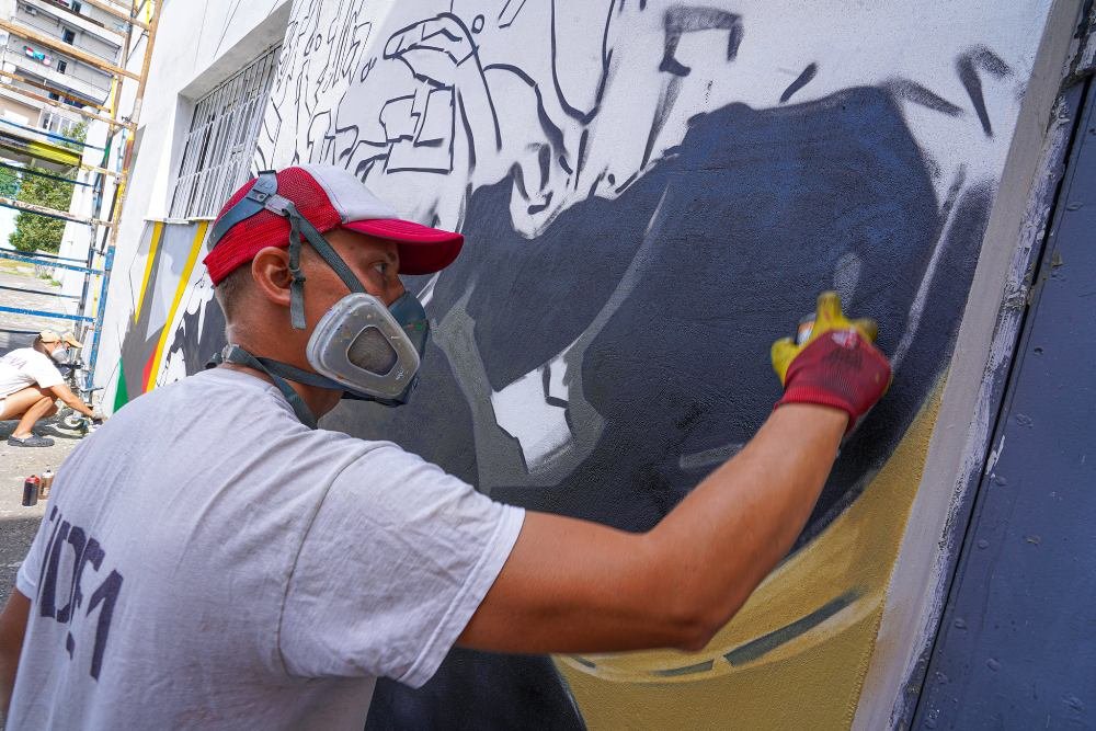 В Киеве на стенах пожарной части создали мурал ко Дню Спасателя: где и как он выглядит 3