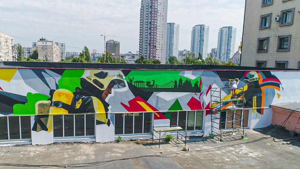 В Киеве на стенах пожарной части создали мурал ко Дню Спасателя: где и как он выглядит 4