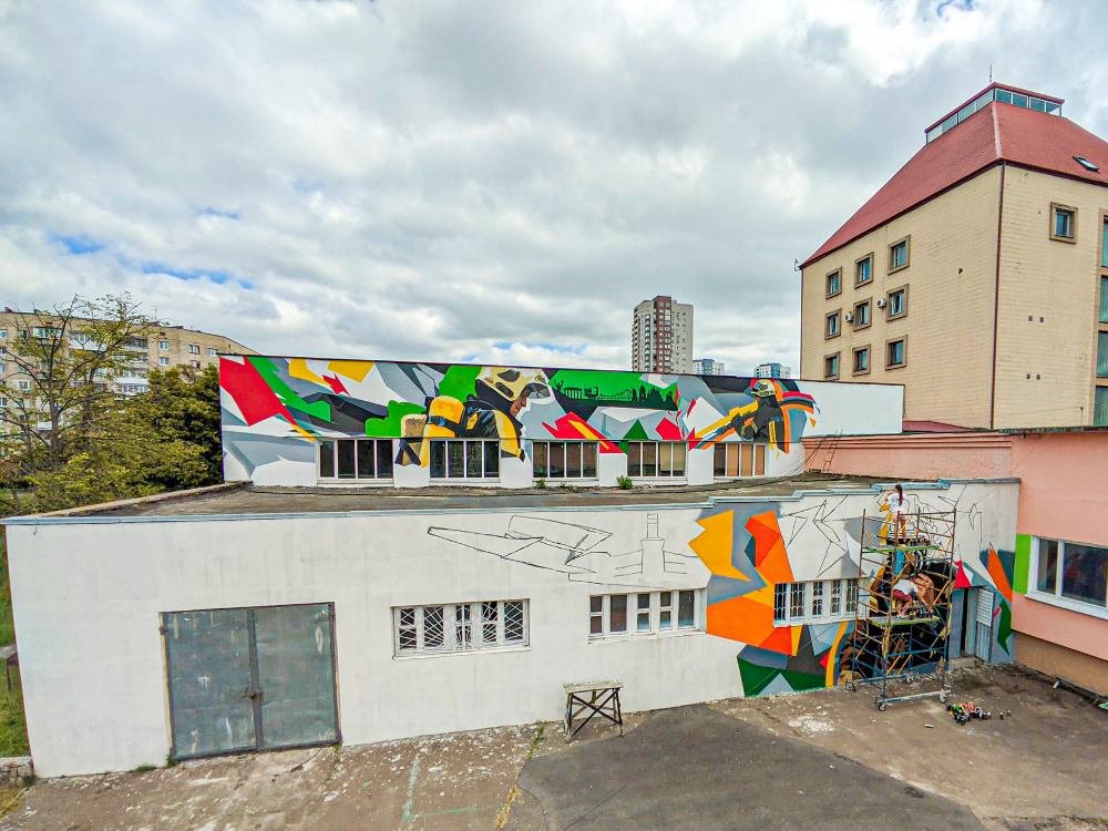 В Киеве на стенах пожарной части создали мурал ко Дню Спасателя: где и как он выглядит 5