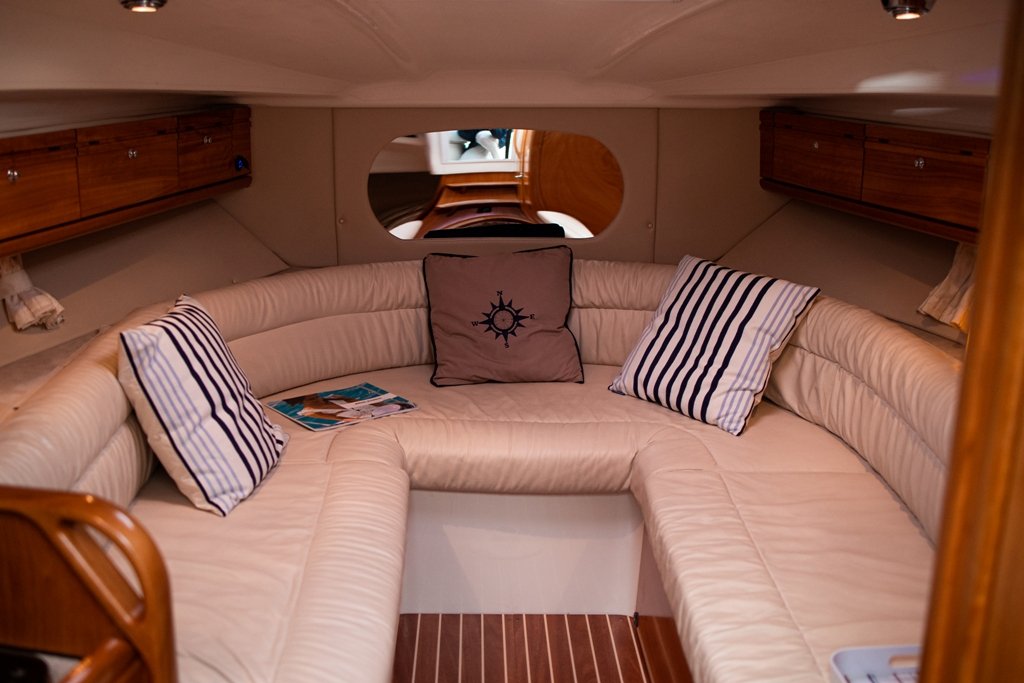 В Киеве компания Sparkling Boats презентовала новую яхту для прогулок по Днепру: как она выглядит и сколько стоит аренда 2