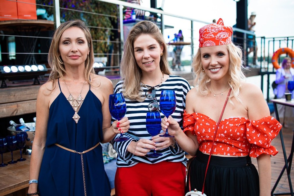 В Киеве компания Sparkling Boats презентовала новую яхту для прогулок по Днепру: как она выглядит и сколько стоит аренда 7