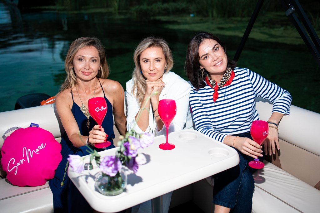 В Киеве компания Sparkling Boats презентовала новую яхту для прогулок по Днепру: как она выглядит и сколько стоит аренда 8