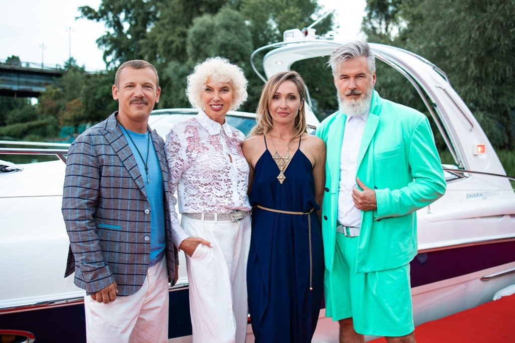 В Киеве компания Sparkling Boats презентовала новую яхту для прогулок по Днепру: как она выглядит и сколько стоит аренда 15