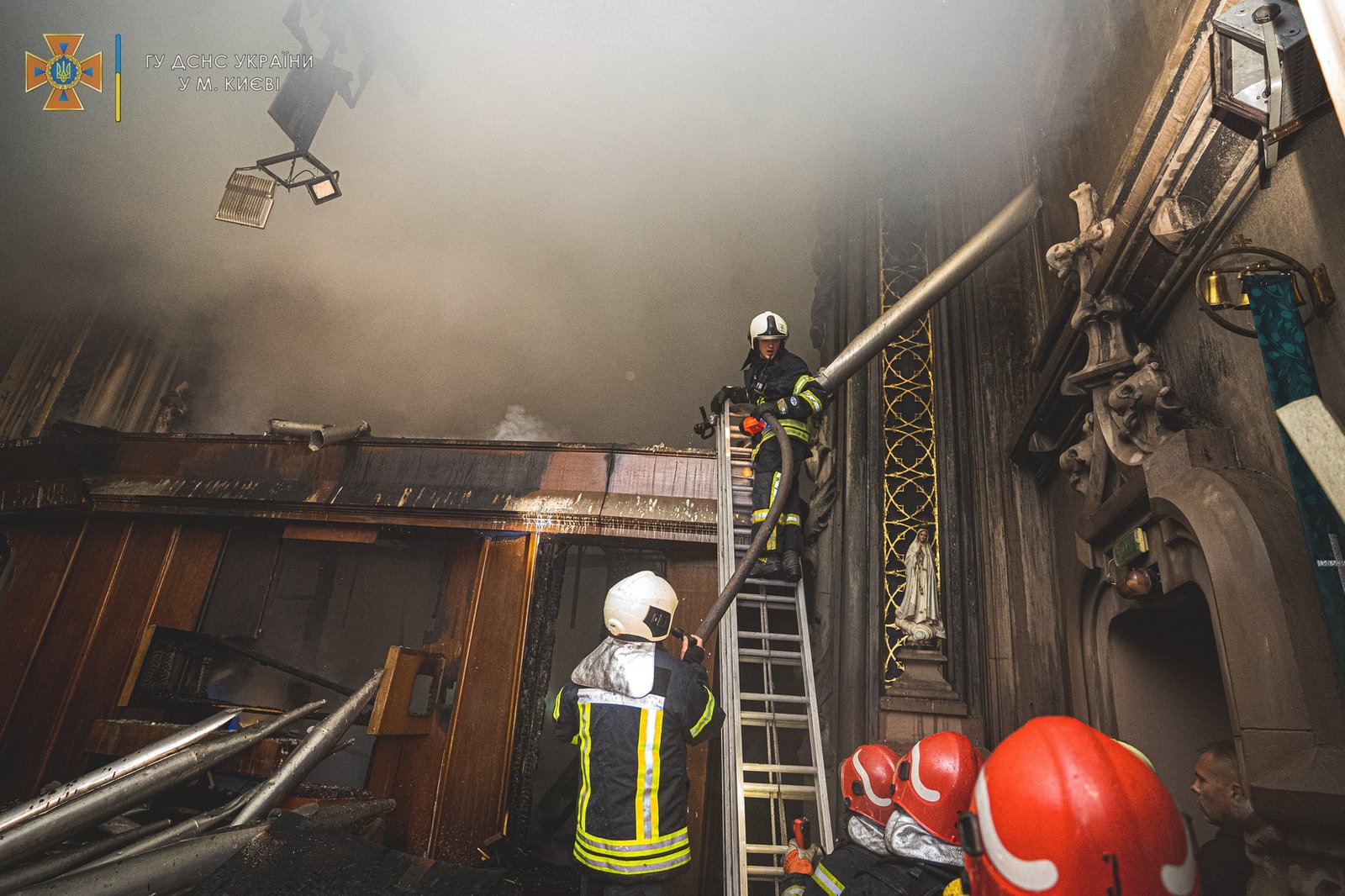 В Киеве горел костел Святого Николая: все, что известно о пожаре 7