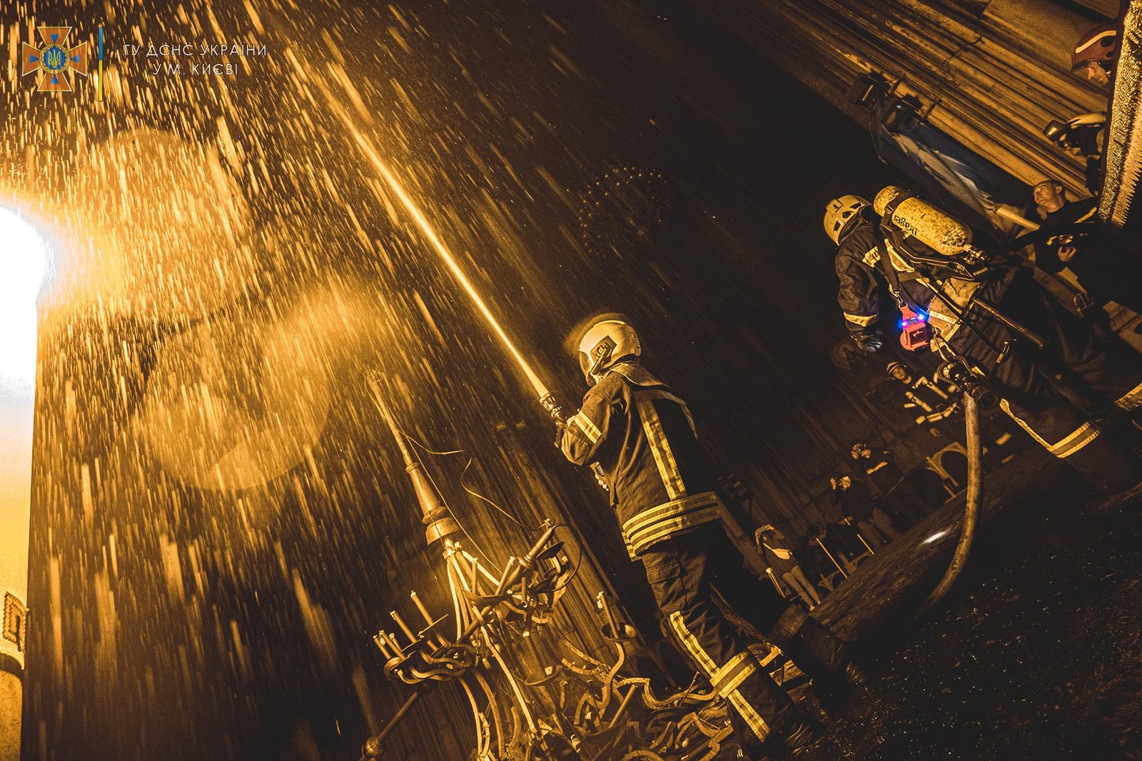 В Киеве горел костел Святого Николая: все, что известно о пожаре 8