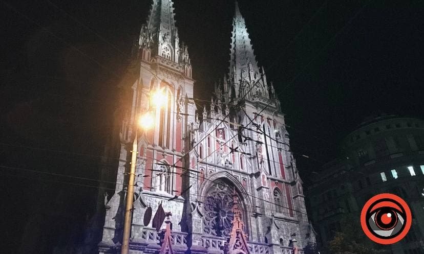 В Киеве горит Николаевский костел: огонь охватил 2 этажа 2