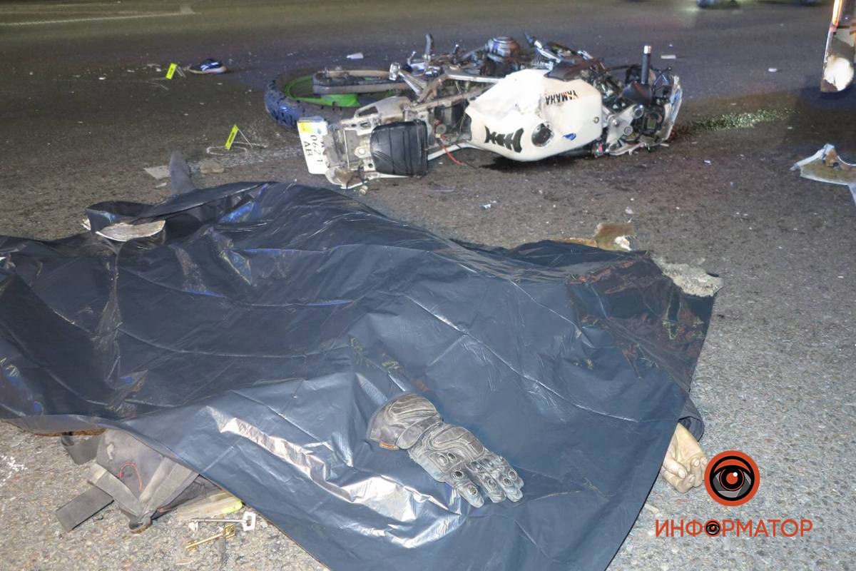 В Киеве мотоциклист влетел под фуру: байкер погиб на месте 2