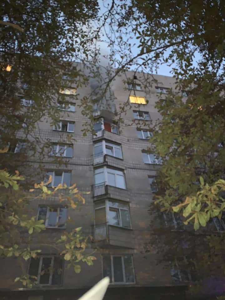 В Киеве загорелось студенческое общежитие 2
