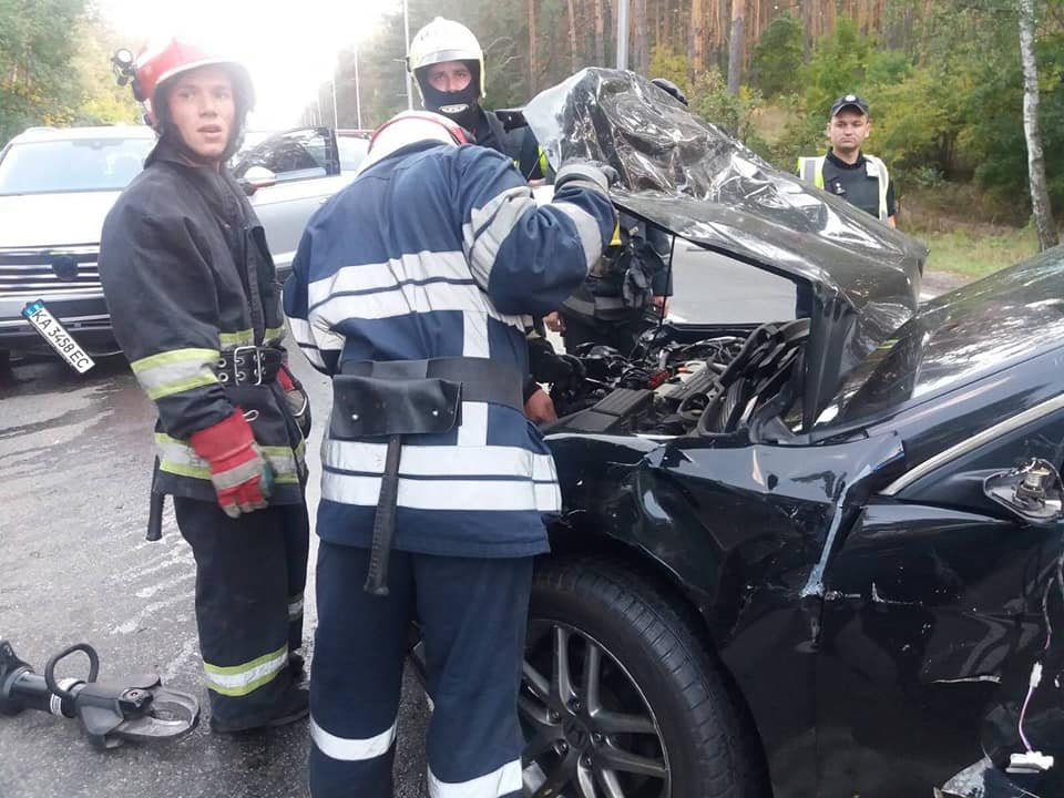 В Киеве столкнулись 8 автомобилей: подробности масштабного ДТП на Столичном шоссе 3