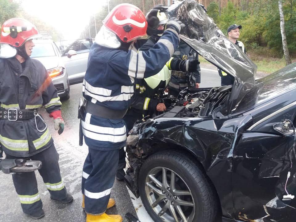 В Киеве столкнулись 8 автомобилей: подробности масштабного ДТП на Столичном шоссе 4
