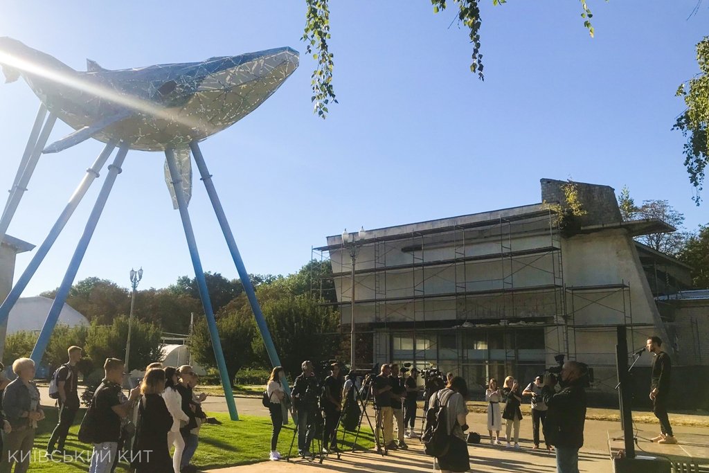 В Киеве установили самую большую скульптуру в Украине из переработанного пластика: где и зачем 1