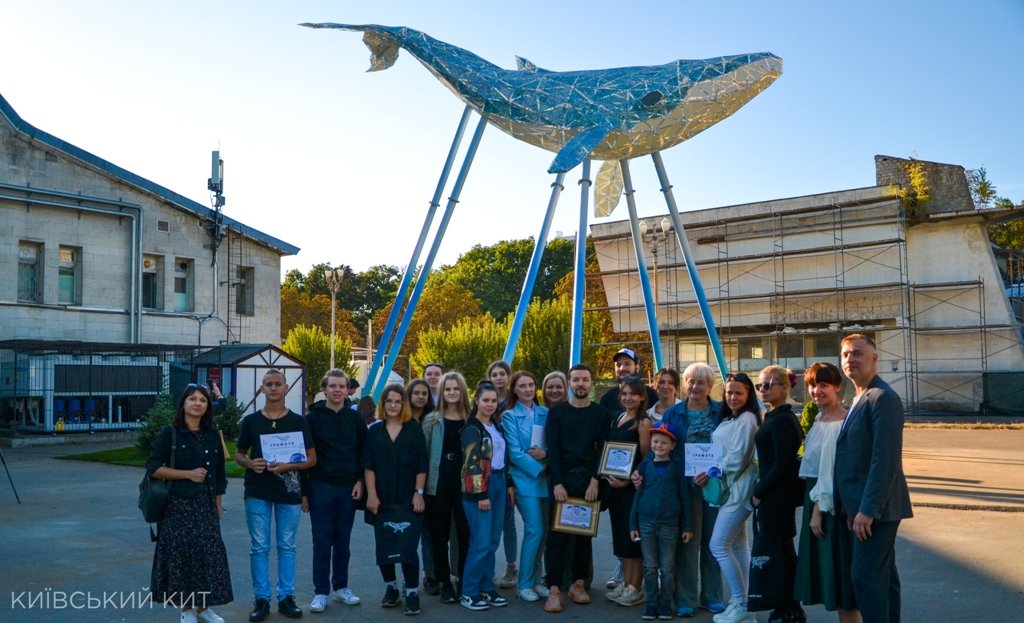 В Киеве установили самую большую скульптуру в Украине из переработанного пластика: где и зачем 3