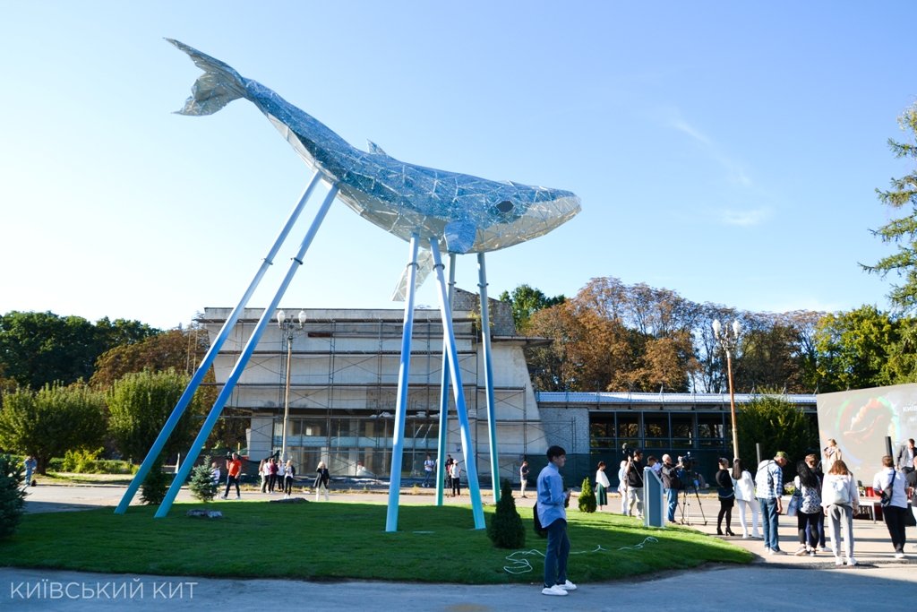 В Киеве установили самую большую скульптуру в Украине из переработанного пластика: где и зачем 5