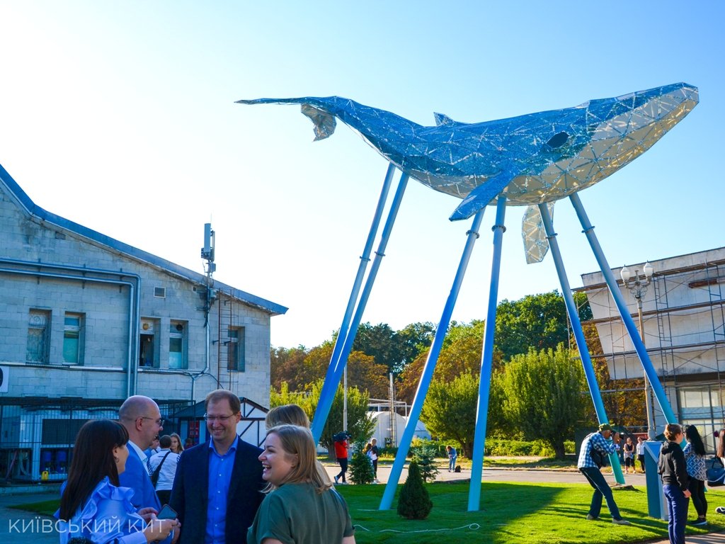 В Киеве установили самую большую скульптуру в Украине из переработанного пластика: где и зачем 6