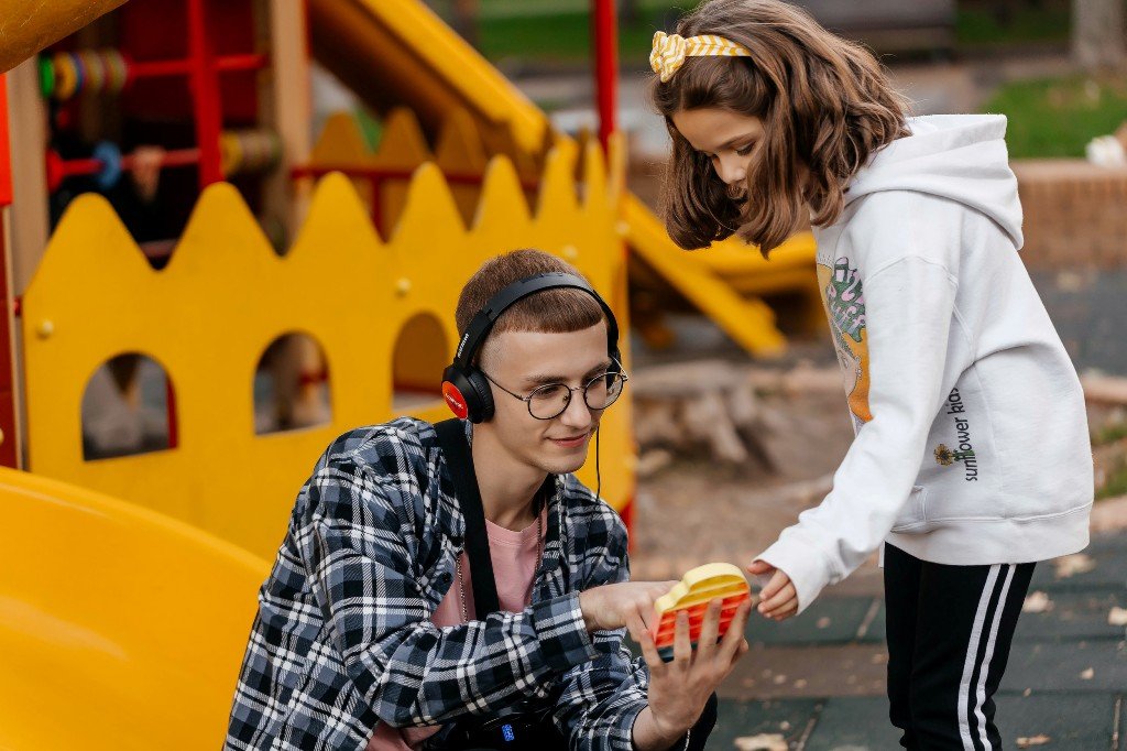 В Киеве покажут спектакль на детской площадке: кто, где и когда 7