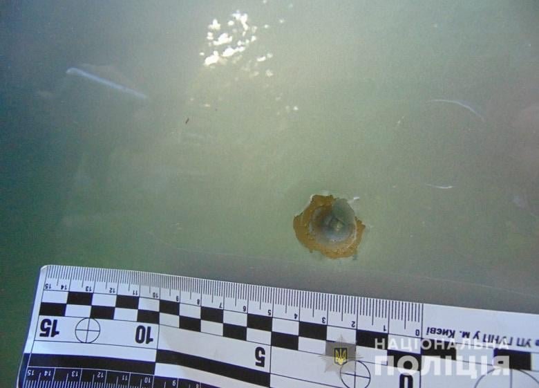 В Киеве мужчина устроил стрельбу на дороге 1