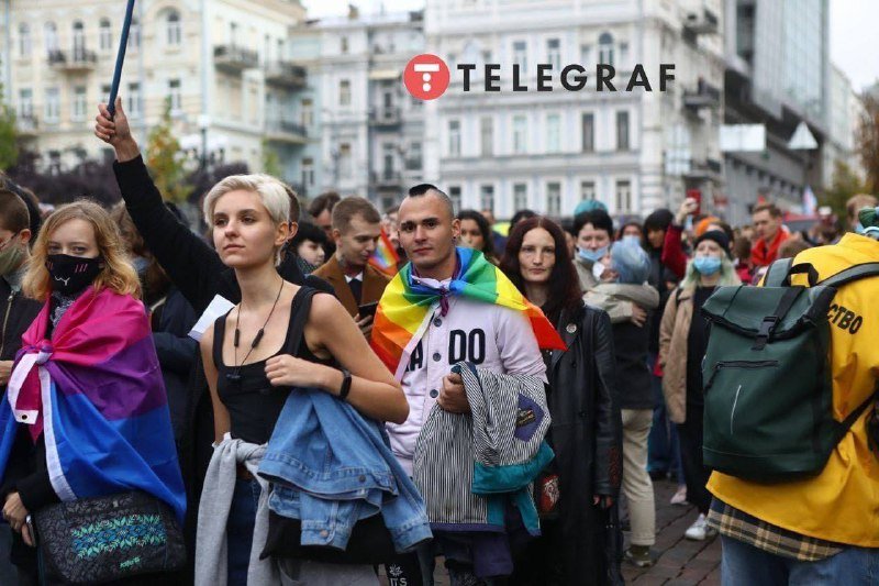 Металлические кордоны, яркие костюмы и политические требования: как в Киеве прошел многотысячный Марш равенства 3