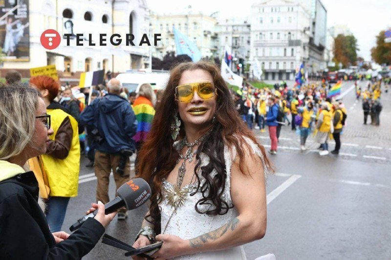 Металлические кордоны, яркие костюмы и политические требования: как в Киеве прошел многотысячный Марш равенства 4