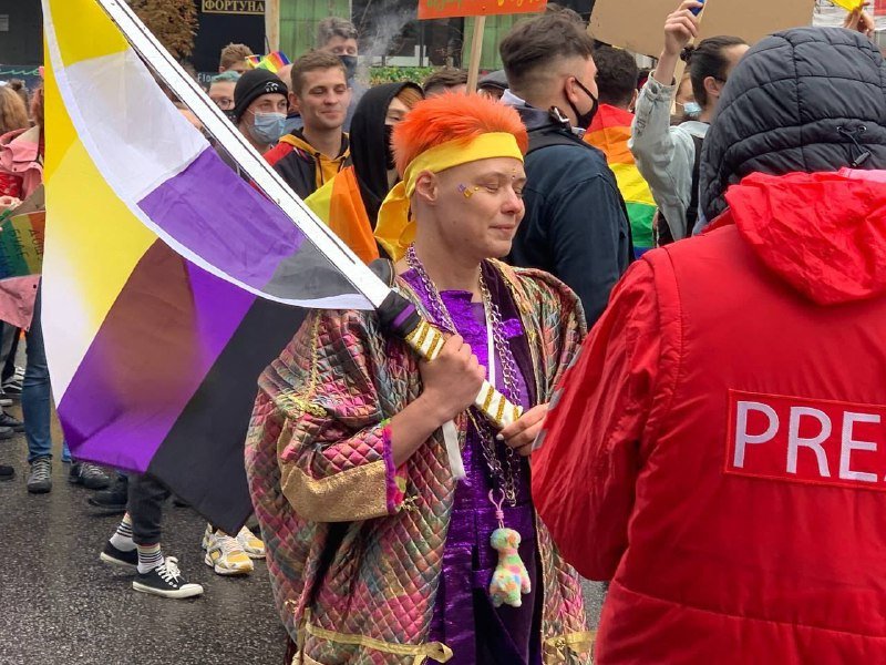 Металлические кордоны, яркие костюмы и политические требования: как в Киеве прошел многотысячный Марш равенства 5