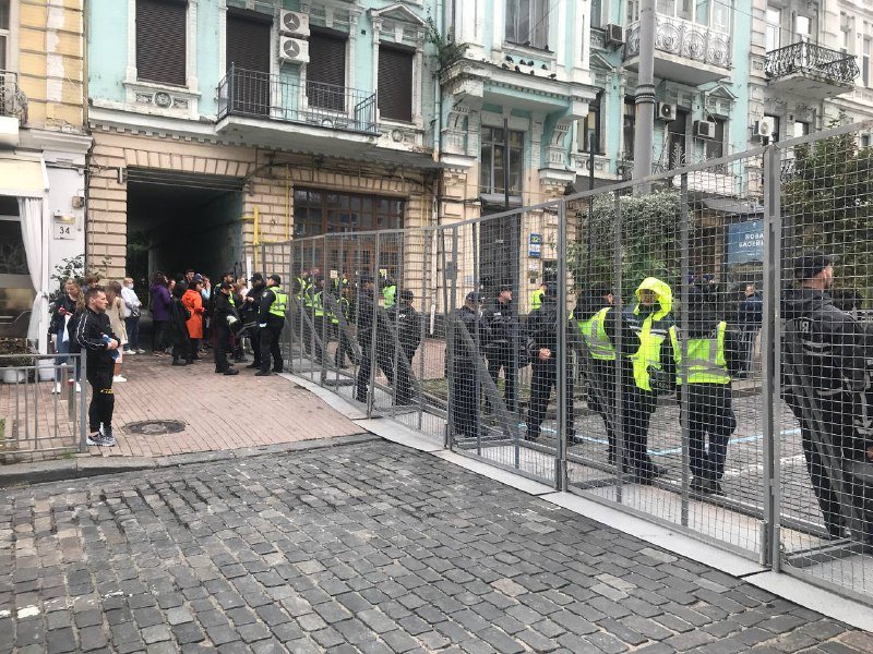 Металлические кордоны, яркие костюмы и политические требования: как в Киеве прошел многотысячный Марш равенства 7