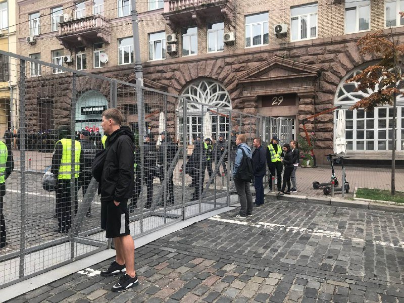 Металлические кордоны, яркие костюмы и политические требования: как в Киеве прошел многотысячный Марш равенства 10