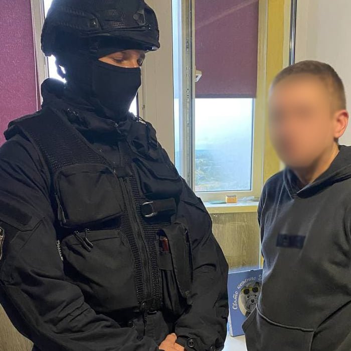 В Киеве задержали ОПГ, которая под видом полицейских занималась разбоем и вымогательством 2