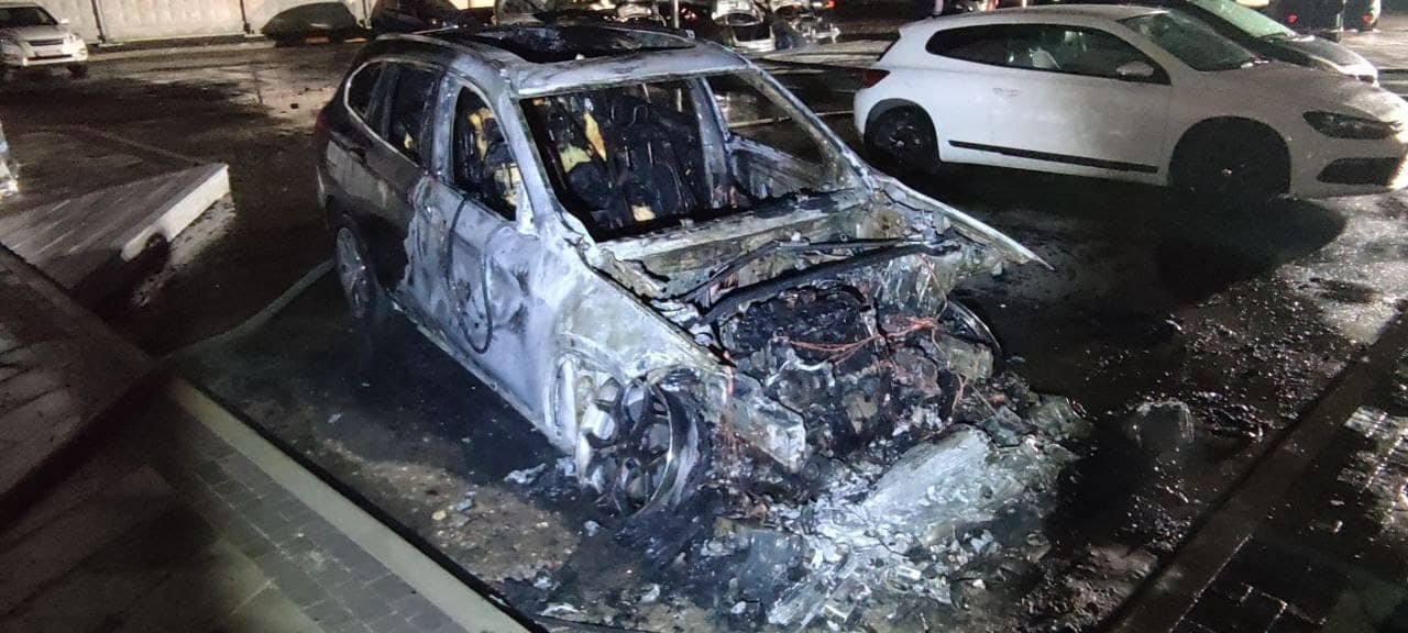 Под Киевом подожгли автомобили на стоянке нового ЖК: это уже второй случай 1