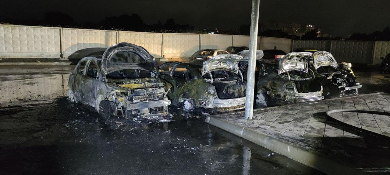 Под Киевом подожгли автомобили на стоянке нового ЖК: это уже второй случай 2