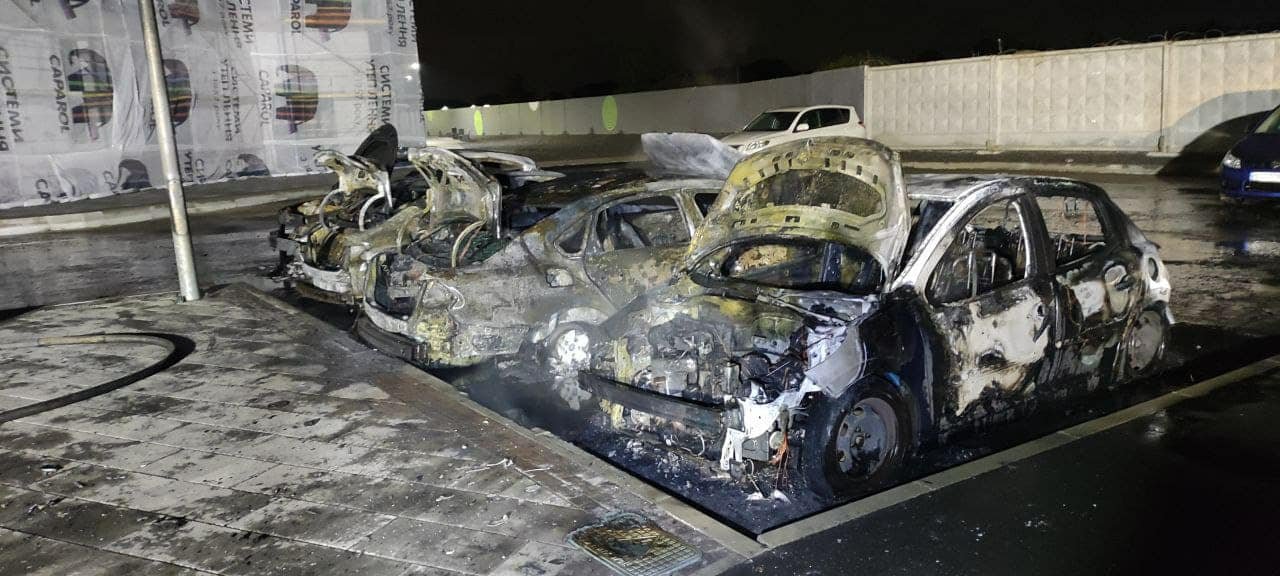 Под Киевом подожгли автомобили на стоянке нового ЖК: это уже второй случай 3