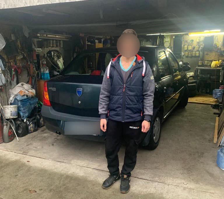 В Киевской области водитель на Dacia Logan насмерть сбил девушку и мужчину 2