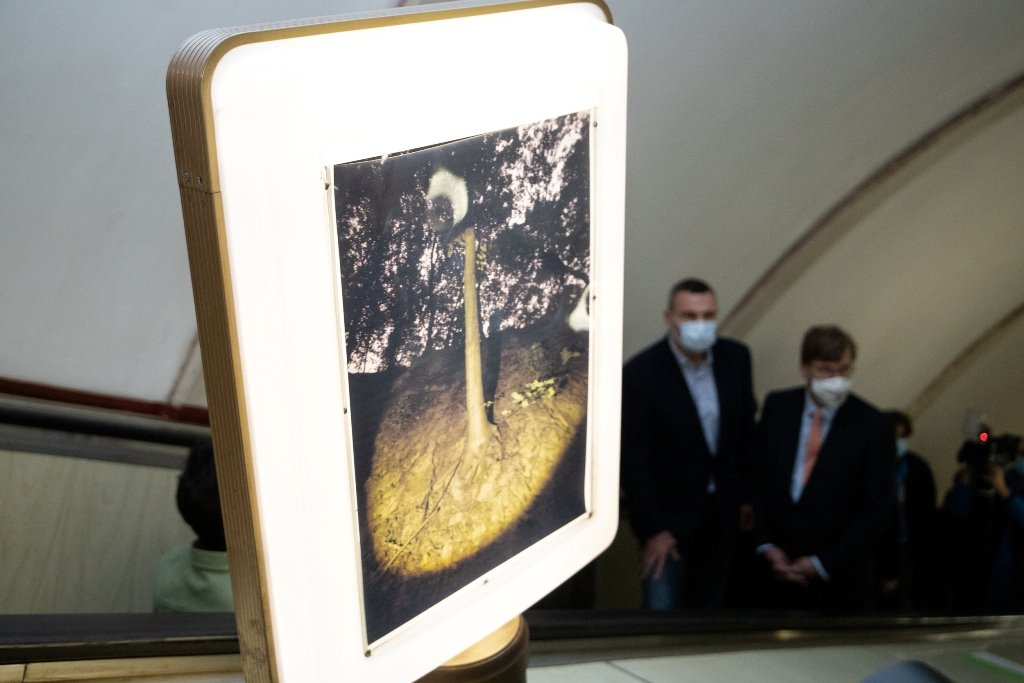 В метро Киева открыли выставку про трагедию Бабьего Яра: где и когда посмотреть 6