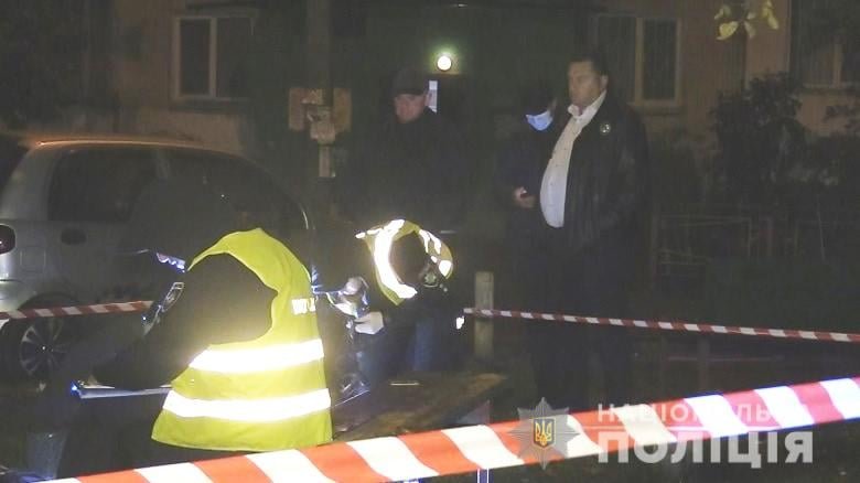 В Киеве пьяный мужчина посреди улицы зарезал прохожего 1