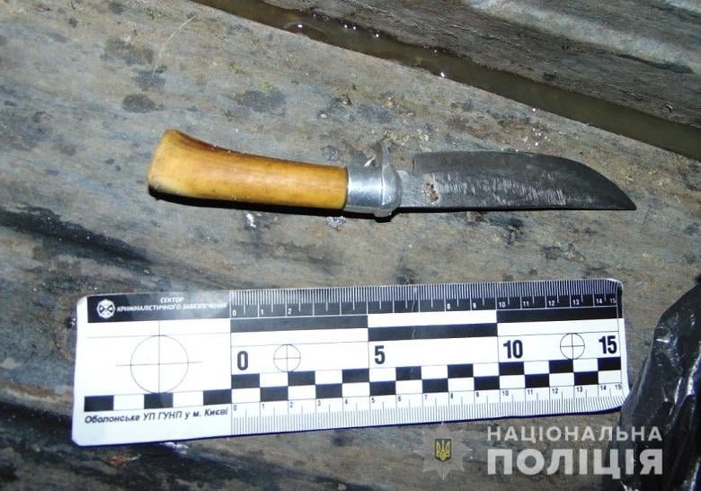 В Киеве пьяный мужчина посреди улицы зарезал прохожего 2