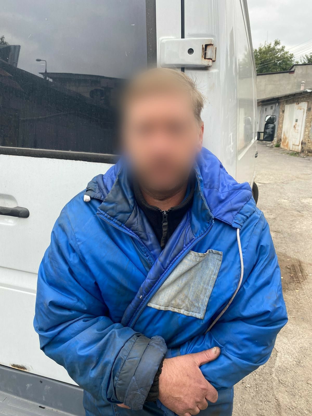 Под Киевом мужчина напоил до бессознательного состояния и изнасиловал несовершеннолетнюю в гараже 1