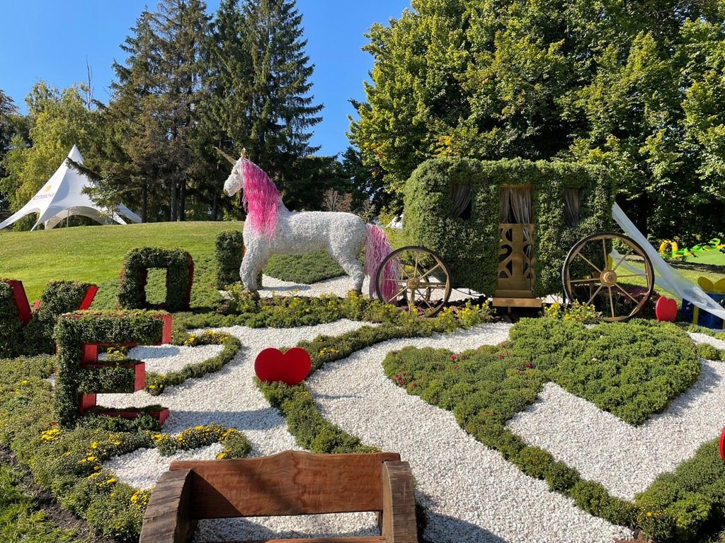 Где в Киеве сделать яркие фото среди цветочных единорогов и купидонов 1