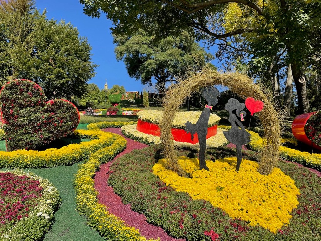 Где в Киеве сделать яркие фото среди цветочных единорогов и купидонов 3