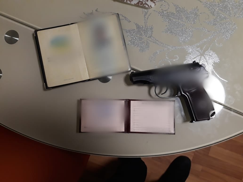 По Киевом двое мужчин не поделили таксиста и открыли стрельбу посреди улицы 1