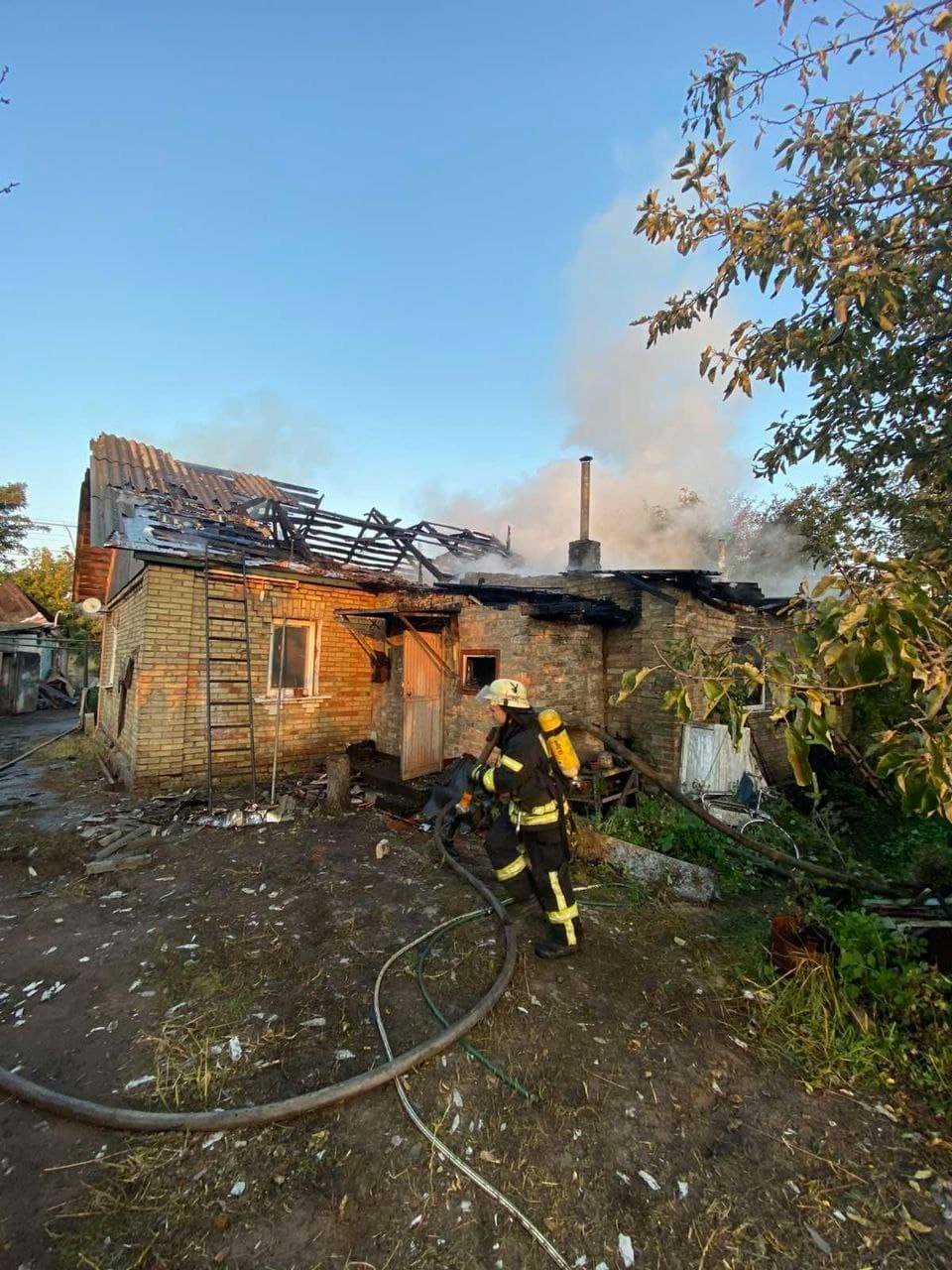 В Киеве во время пожара в частном доме погибла женщина 3
