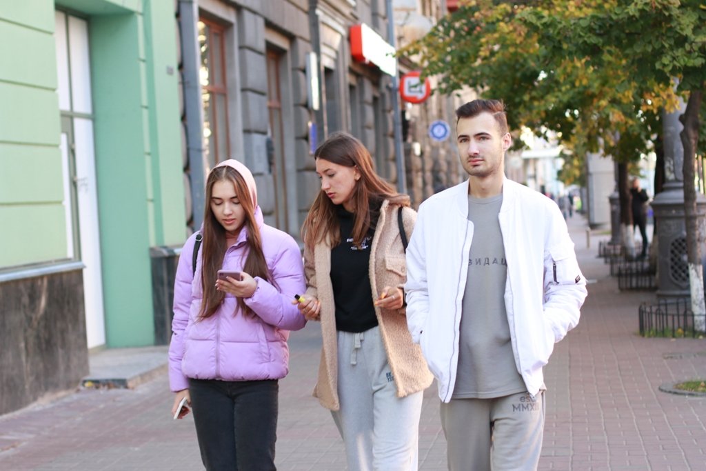 Столица в лицах: с каким настроением жители Киева провожают солнечный октябрьский день 3